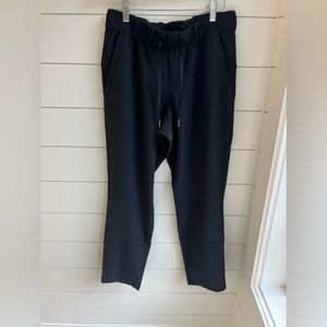 Lululemon on the fly pants SUPER ADORABLE black